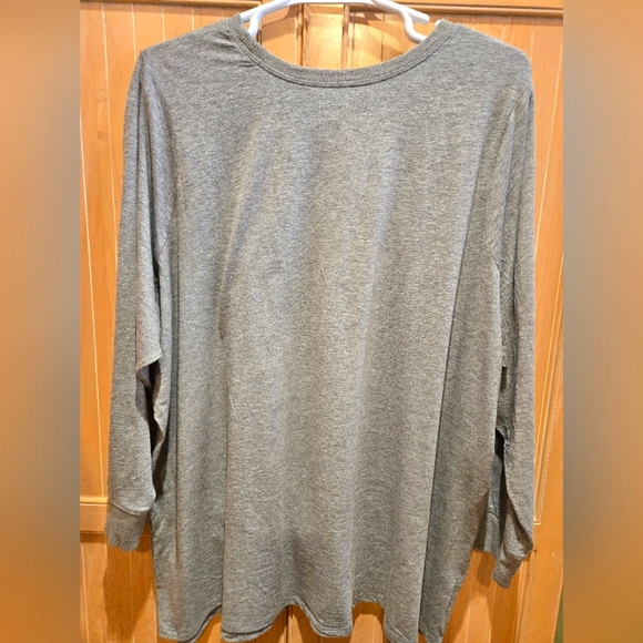 Torrid Gray Long Sleeve Graphic Tee 5X, NWOT - Picture 2 of 8